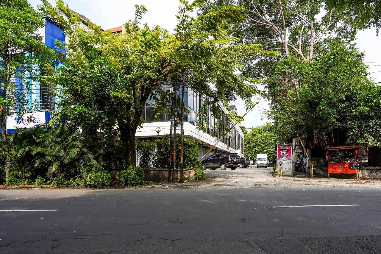 Spot On 90147 Gosepa Ambengan Plaza Hotel Surabaya Exterior photo