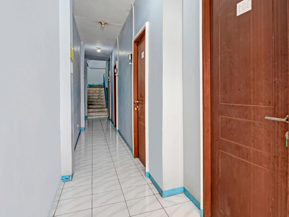 Spot On 90147 Gosepa Ambengan Plaza Hotel Surabaya Exterior photo