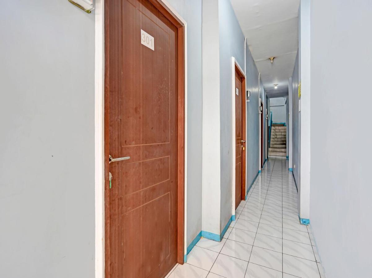 Spot On 90147 Gosepa Ambengan Plaza Hotel Surabaya Exterior photo