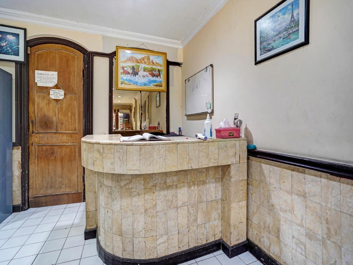 Spot On 90147 Gosepa Ambengan Plaza Hotel Surabaya Exterior photo